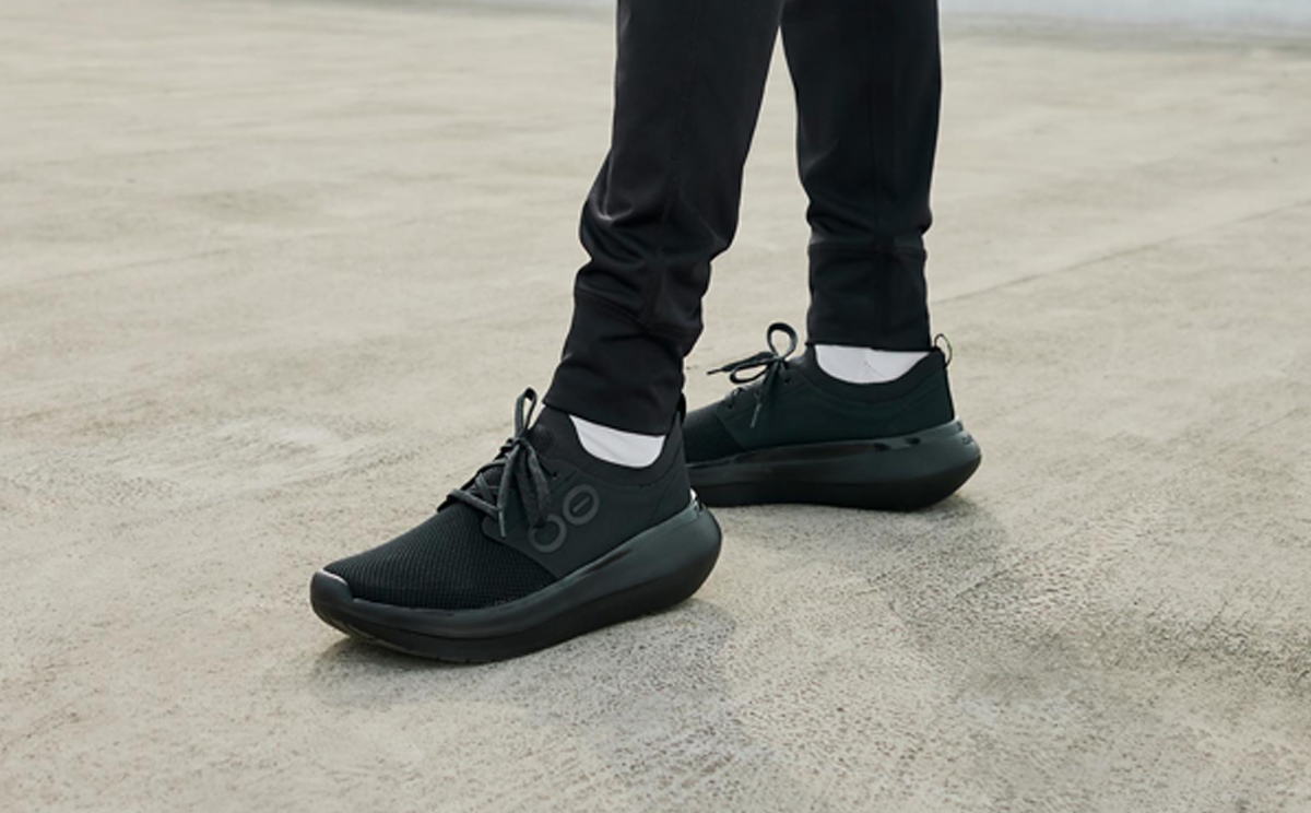 Mens_BlackStride3.png